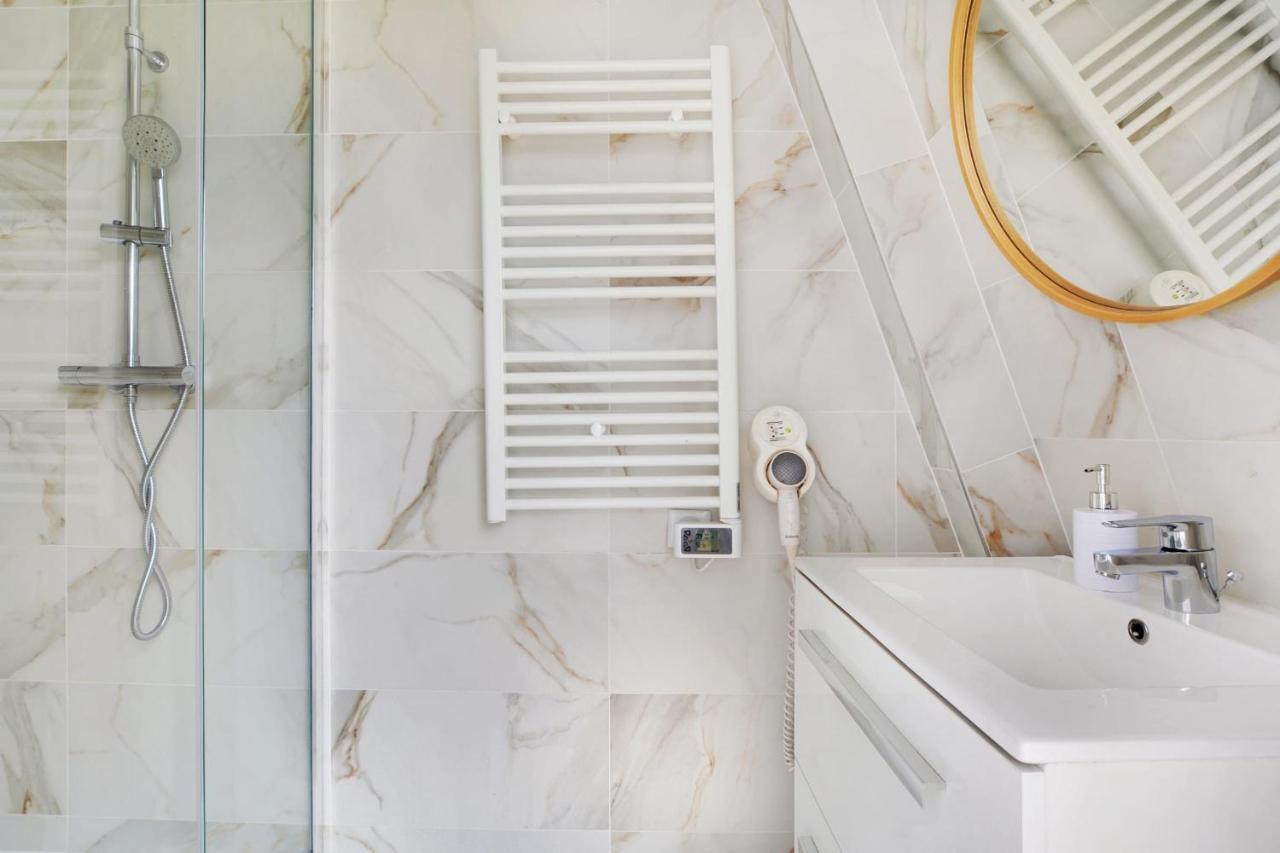 Appartamento Exceptional Triplex With Terrace - Montmartre Parigi Esterno foto